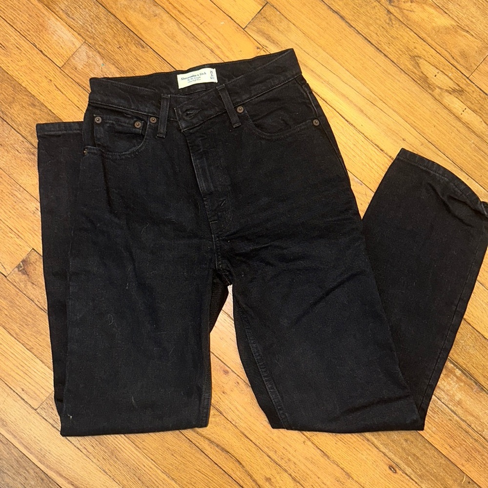 Abercrombie 90s Straight Ultra High Rise Black Jeans